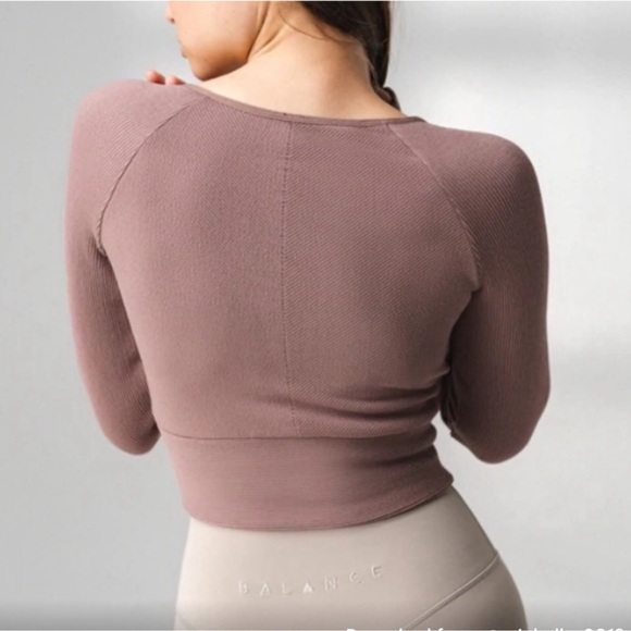 BALANCE ATHLETICA Infinity Vitality Wrap Ribbed Crop Top | Mauve Brown |  Medium - Picture 4 of 11